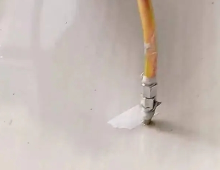 盘锦瓷砖空鼓维修公司专业解答在瓷砖铺贴过程中，如果使用的砂料过粗（如全部使用了粗砂），可能会导致以下问题